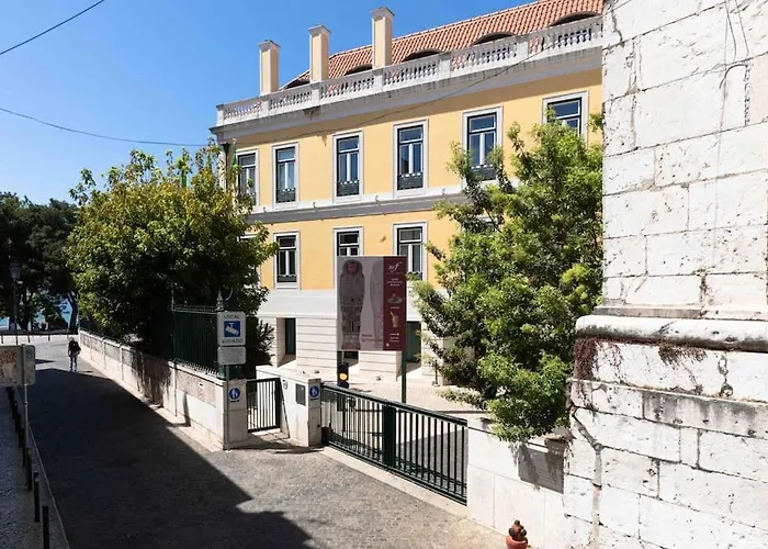 Historical 3 Bedroom Duplex Apartment In Lisbon