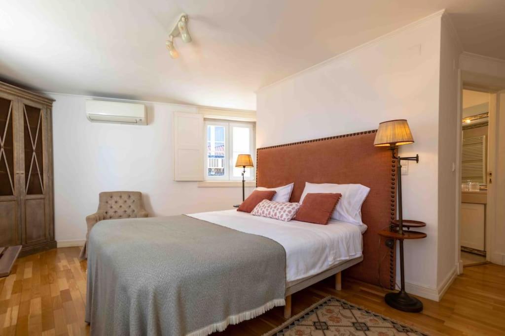 Apartment Historical 3 Bedroom Duplex In *