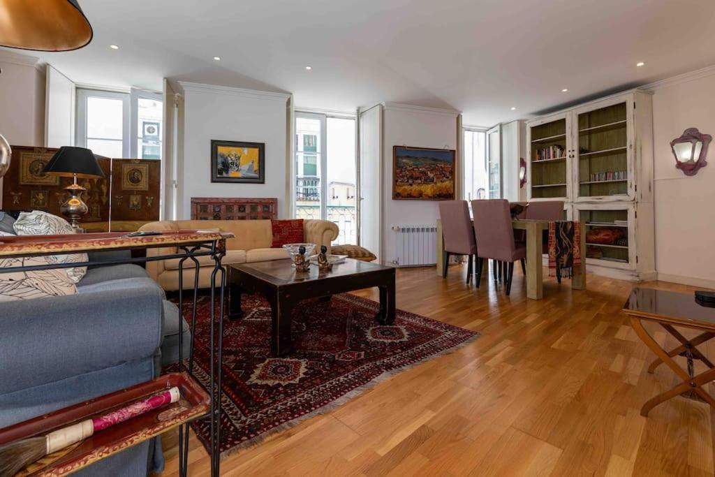 Historical 3 Bedroom Duplex In Apartment Lissabon