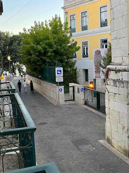 Historical 3 Bedroom Duplex In Apartment *