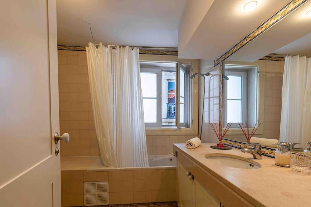 Apartment Historical 3 Bedroom Duplex In