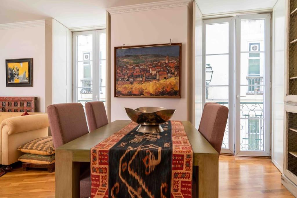 Historical 3 Bedroom Duplex In Apartment *