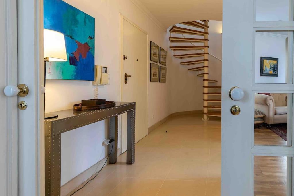 Historical 3 Bedroom Duplex In Apartment *
