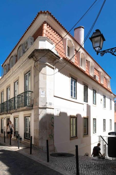 Historical 3 Bedroom Duplex In Apartment *